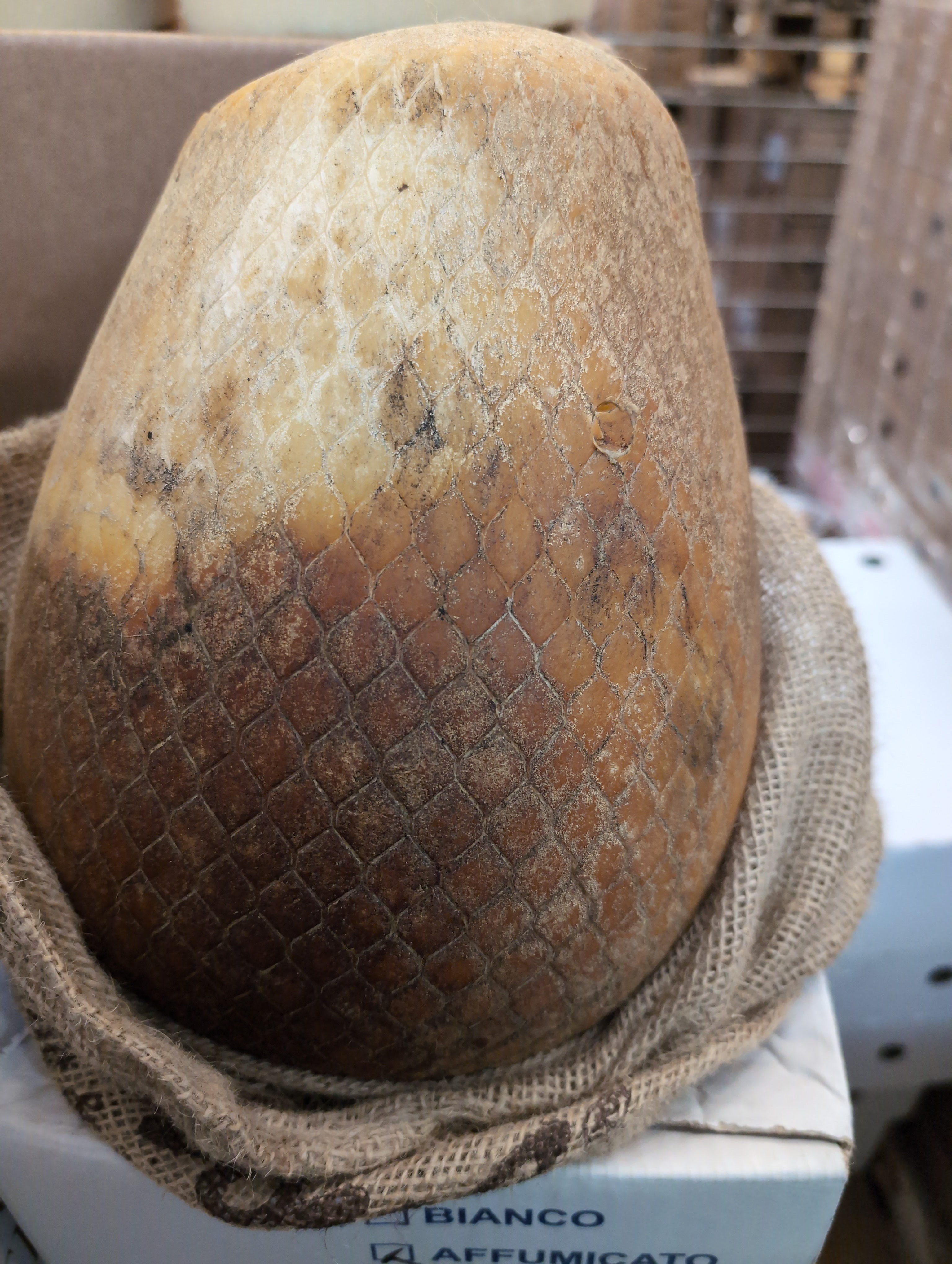Type emmental italien fume naturellement