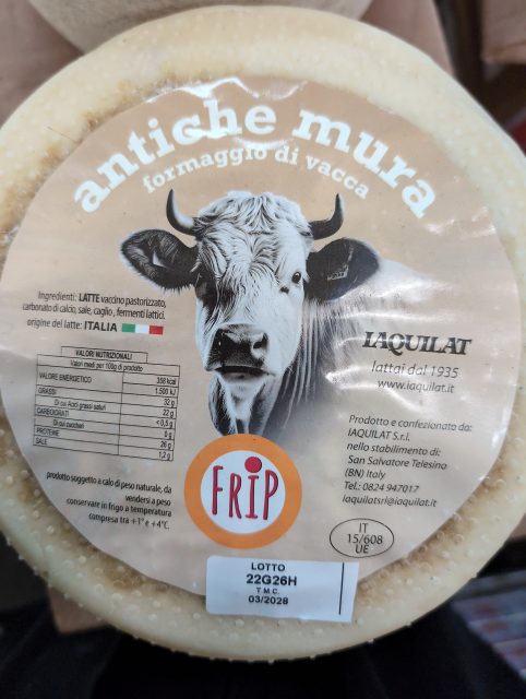 Caciotta vieux murs frip