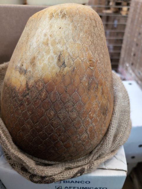 Type emmental italien fume naturellement